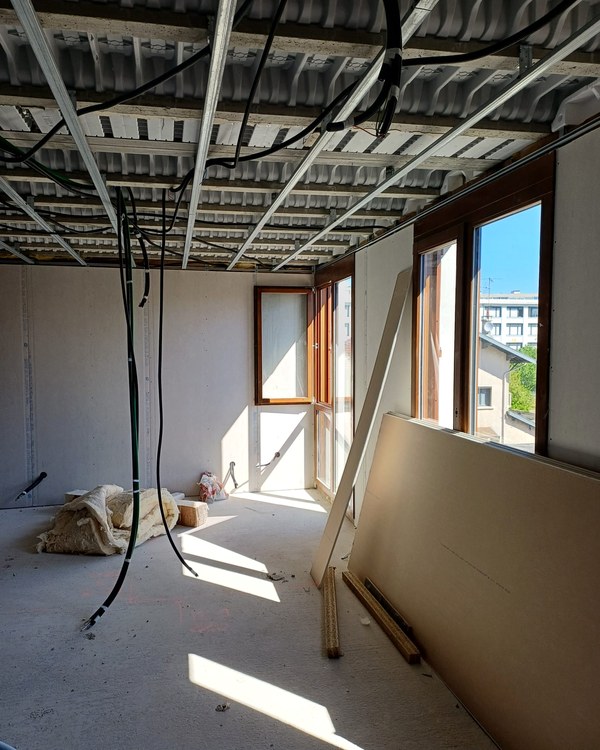 Un chantier en cours : cloisons et doublages en plaques de plâtre